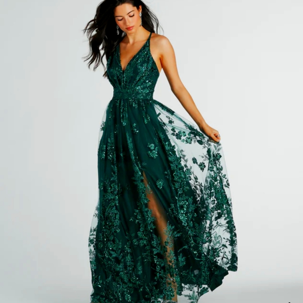 Windsor Emerald Green Embroidered Lace Prom Gown